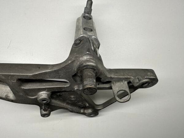 PLATINE REPOSE PIED DROITE HONDA CB 600 HORNET 1998-2002 – Image 6