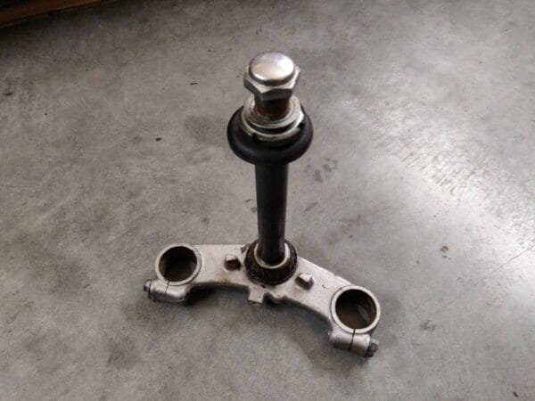 TE DE FOURCHE INFERIEUR SUZUKI 600 BANDIT 1995