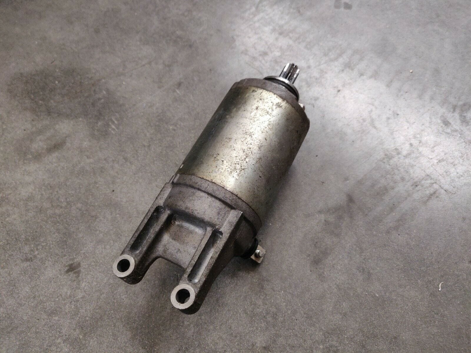 26cfb2 1243a3791de840129085fd8d495065aemv2 DEMARREUR SUZUKI 600 BANDIT 1996 – Image 2