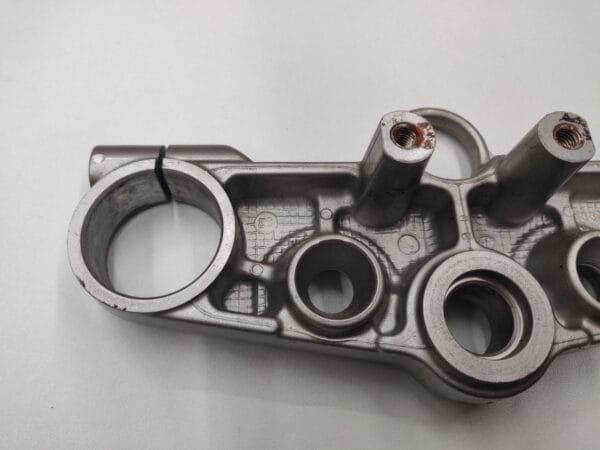 TE DE FOURCHE SUPÉRIEUR SUZUKI BANDIT 1200 2001-2005 – Image 4