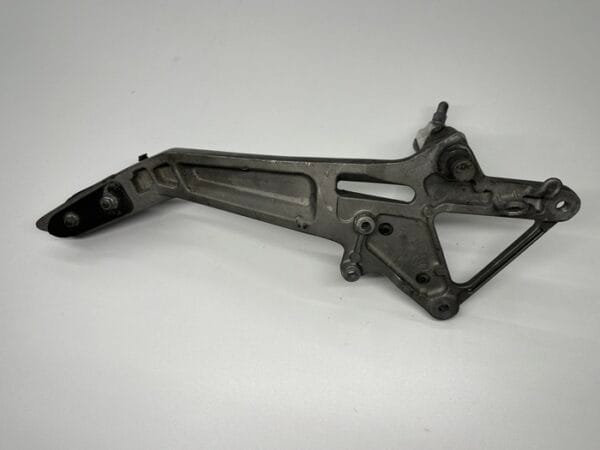 PLATINE REPOSE PIED DROITE HONDA CB 600 HORNET 1998-2002 – Image 4