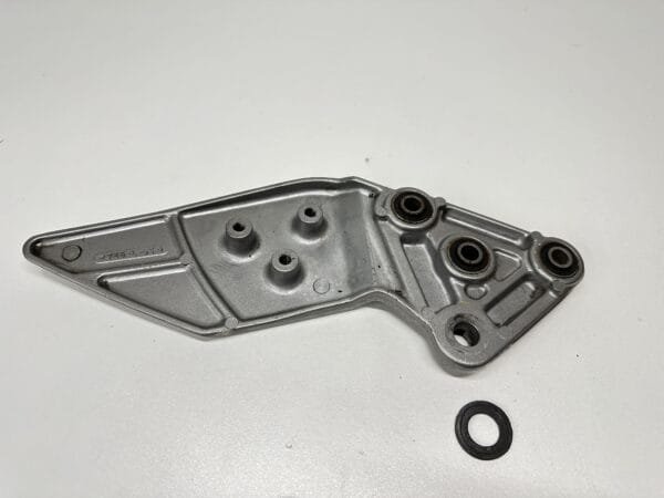 PLATINE REPOSE PIED GAUCHE SUZUKI 600 BANDIT 2000-2004 – Image 2