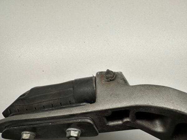 PLATINE REPOSE PIED DROITE HONDA CB 600 HORNET 1998-2002 – Image 2