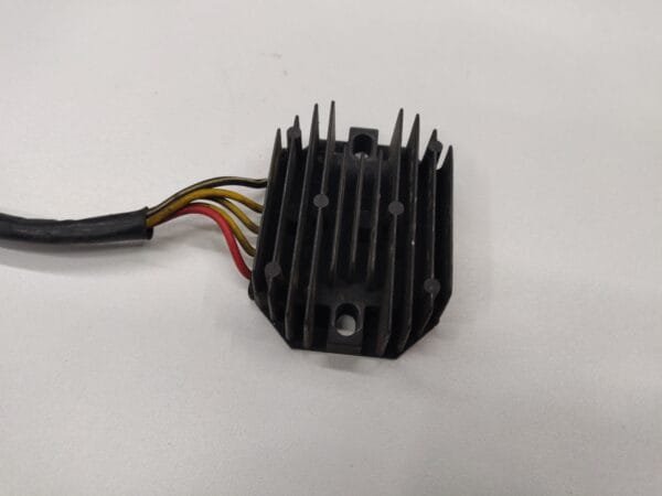 RÉGULATEUR DE TENSION SUZUKI GS500E 1989-2007 – Image 4