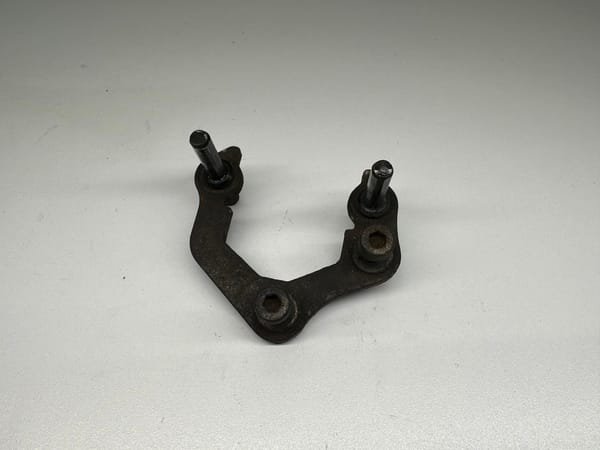 26cfb2 ce199bb140a54364a2e6569079145f5cmv2 PLATINE FIXATION ETRIER FREIN ARRIERE KAWASAKI KLE 500 1994-2004 – Image 2