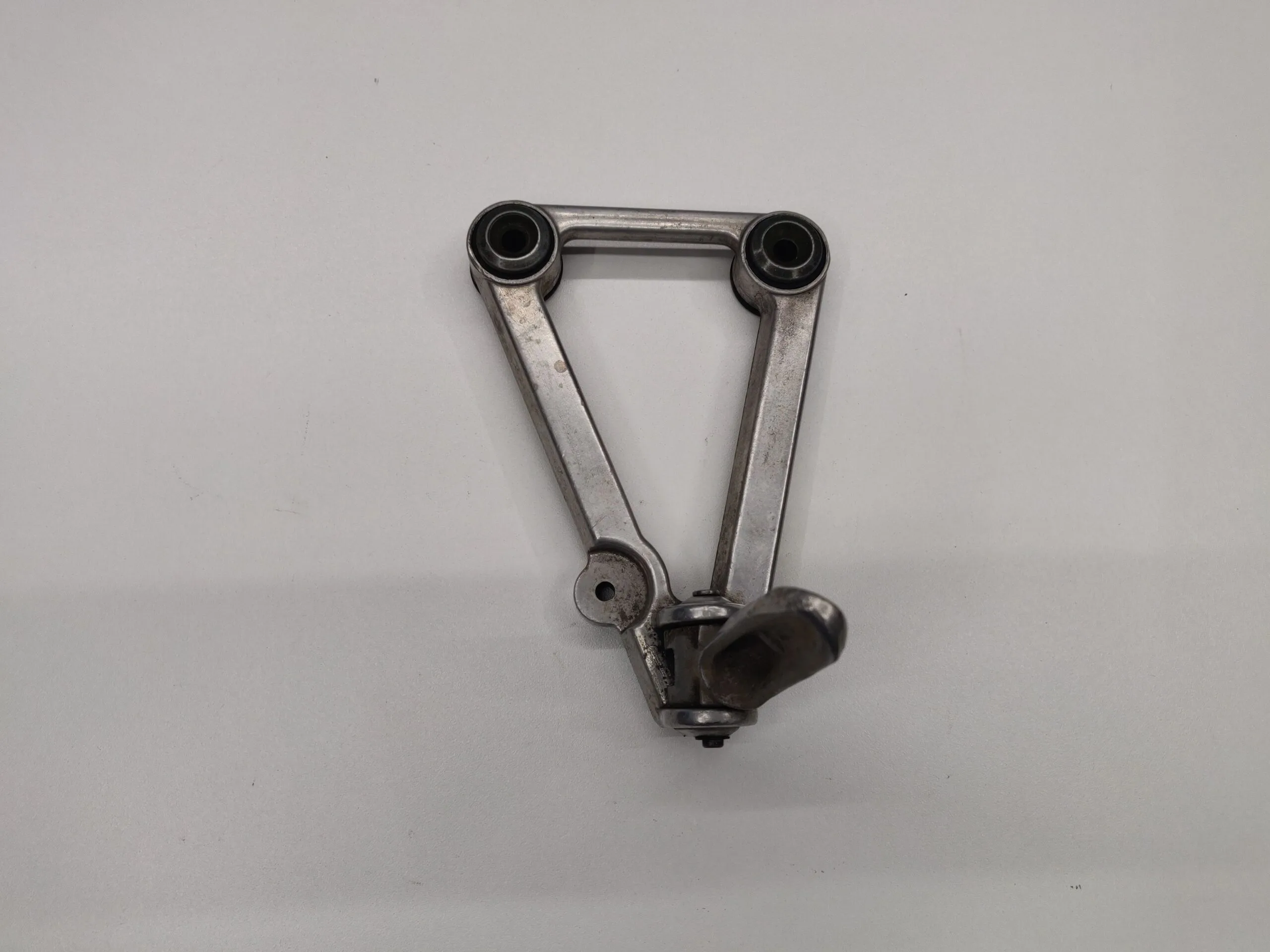 Platine Repose Pied Gauche DERBI GPR 50 1998-2003 - Pièces Occasions