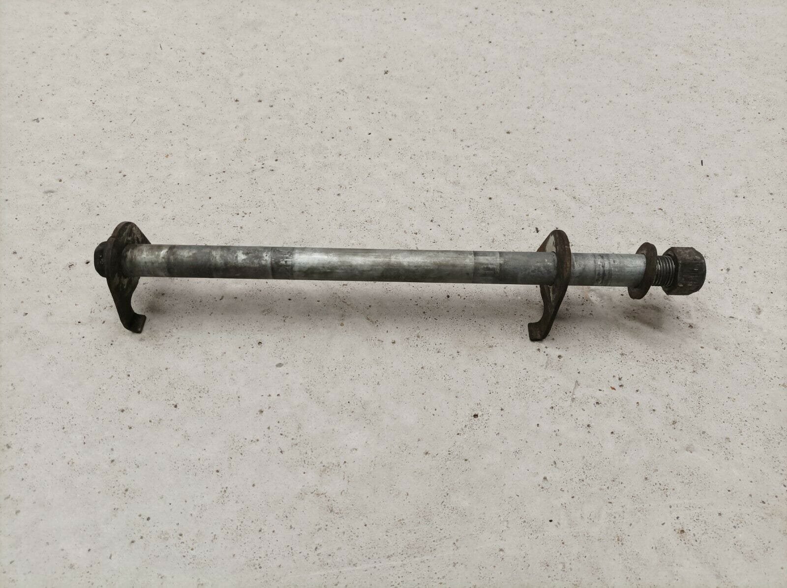 26cfb2 e0496489452745acbc90710caa5c7efcmv2 AXE DE ROUE ARRIERE SUZUKI 500 GSE 1992