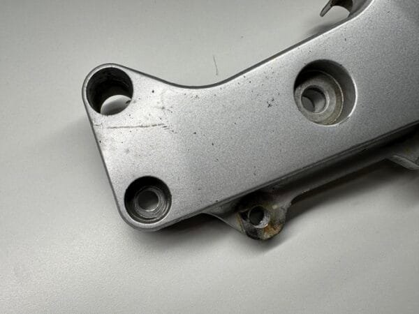 PLATINE SUPPORT MOTEUR GAUCHE HONDA CB 600 HORNET 1998-2002 – Image 2