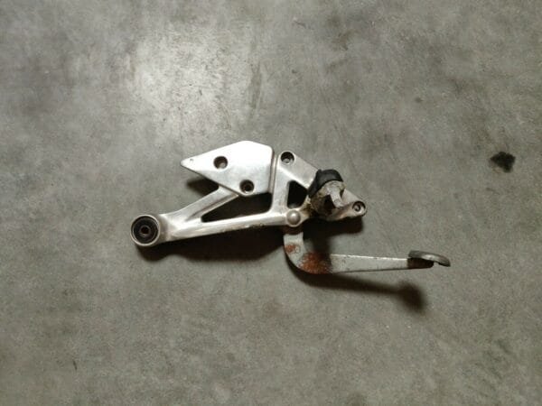 PLATINE REPOSE PIED DROIT YAMAHA XJ 600 DIVERSION 1997