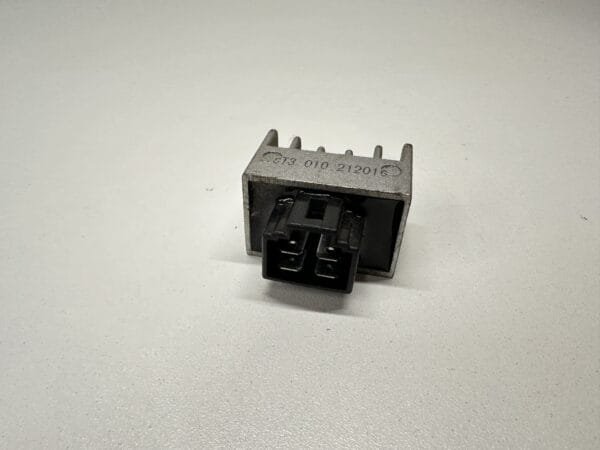 RÉGULATEUR DE TENSION PEUGEOT KISBEE 50 4T 2010-2017 – Image 3