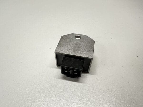 RÉGULATEUR DE TENSION PEUGEOT KISBEE 50 4T 2010-2017 – Image 2