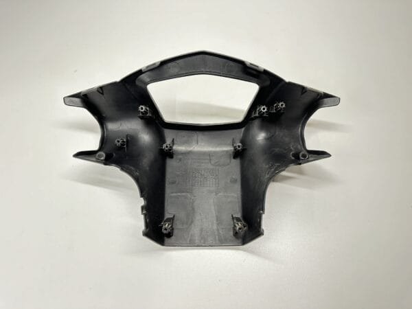 CARÉNAGE COMPTEUR ET GUIDON PEUGEOT KISBEE 50 4T 2010-2017 – Image 2