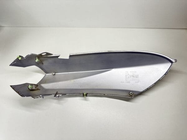 CARÉNAGE LATÉRAL ARRIÈRE GAUCHE PEUGEOT KISBEE 50 4T 2010-2017 – Image 2