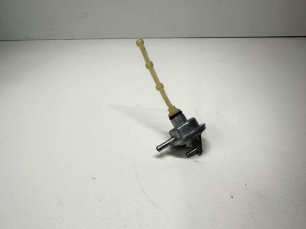 ROBINET ESSENCE PEUGEOT KISBEE 50 4T 2010-2017 – Image 3
