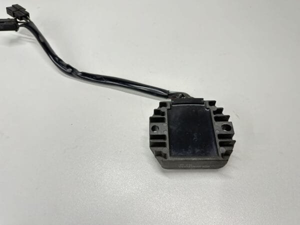 RÉGULATEUR DE TENSION SUZUKI GSE 500 2000-2007 – Image 2