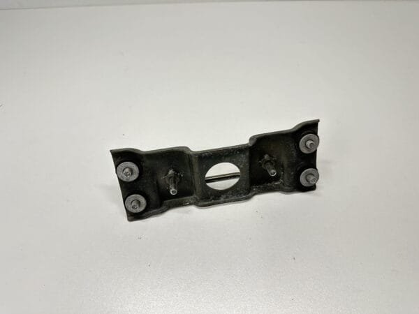 PLATINE FIXATION RÉSERVOIR SUZUKI GSF 600 BANDIT 2000-2004 – Image 2