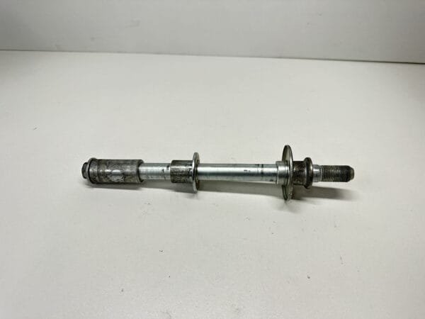 AXE ROUE AVANT SUZUKI GSF 600 BANDIT 2000-2004