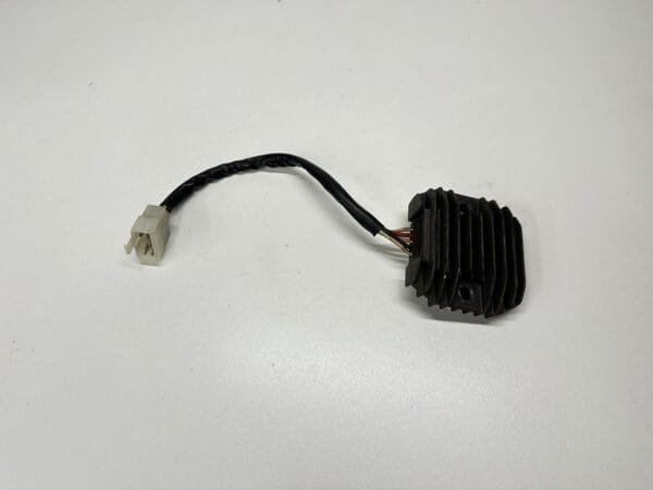RÉGULATEUR DE TENSION YAMAHA FAZER 600 1998-2001