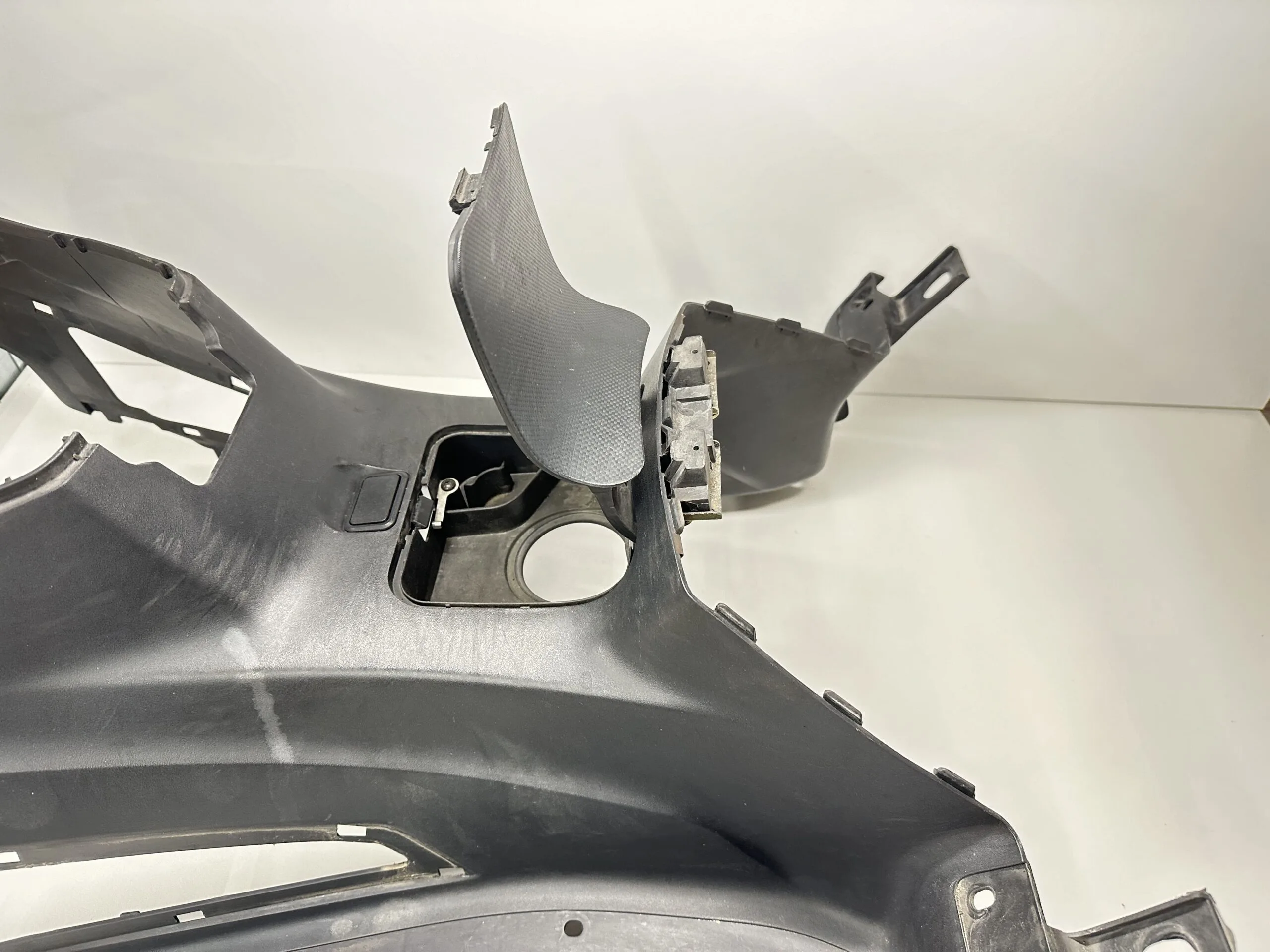 Habillage sous Selle SYM GTS 125 SPORT 2015-2017 - Cache / Plastique divers - visuel 4