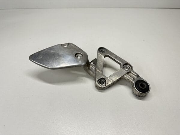 PLATINE REPOSE PIED DROIT YAMAHA FAZER 600 1998-2001