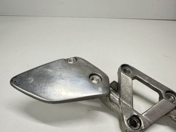 PLATINE REPOSE PIED DROIT YAMAHA FAZER 600 1998-2001 – Image 4