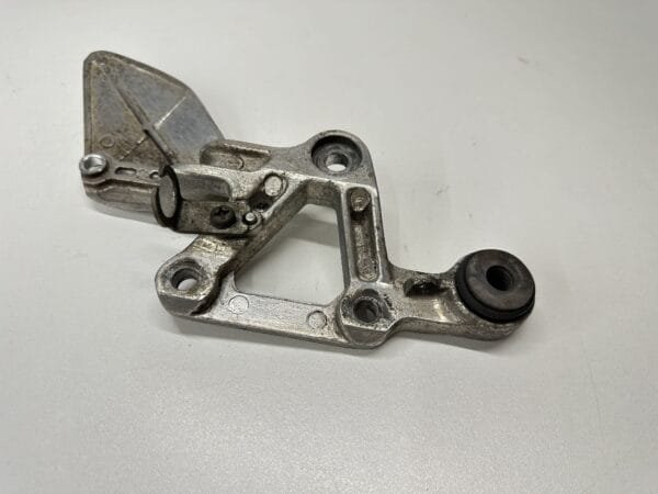 PLATINE REPOSE PIED DROIT YAMAHA FAZER 600 1998-2001 – Image 2