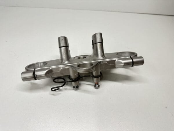 TE DE FOURCHE SUPÉRIEUR SUZUKI GSF 600 BANDIT 2000-2004 – Image 3