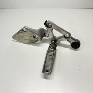 PLATINE REPOSE PIED DROITE YAMAHA FAZER 600 1998-2001