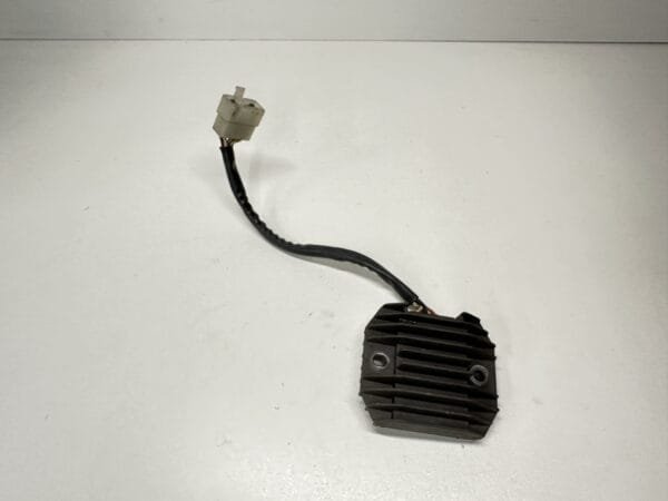 RÉGULATEUR DE TENSION YAMAHA FAZER 600 1998-2001