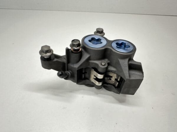 ÉTRIER DE FREIN AVANT DROIT YAMAHA FAZER 600 1998-2001 – Image 3