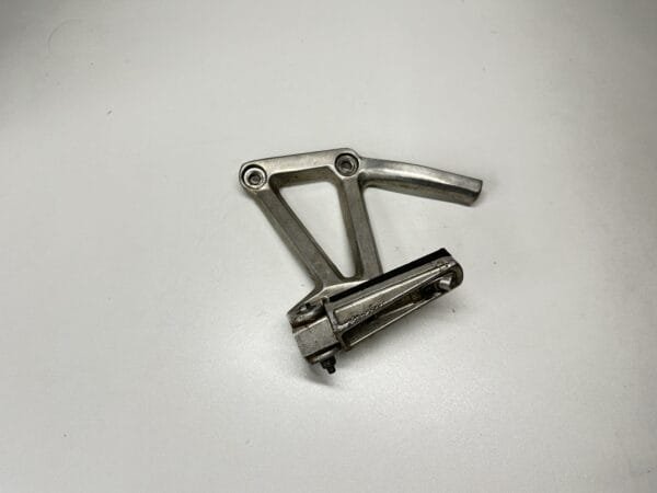 PLATINE REPOSE PIED PASSAGER GAUCHE YAMAHA FAZER 600 1998-2001