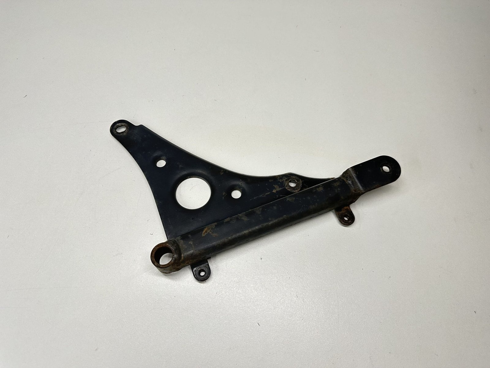 IMG 1036 scaled PLATINE FIXATION ÉCHAPPEMENT YAMAHA MAJESTY 125 2003-2006