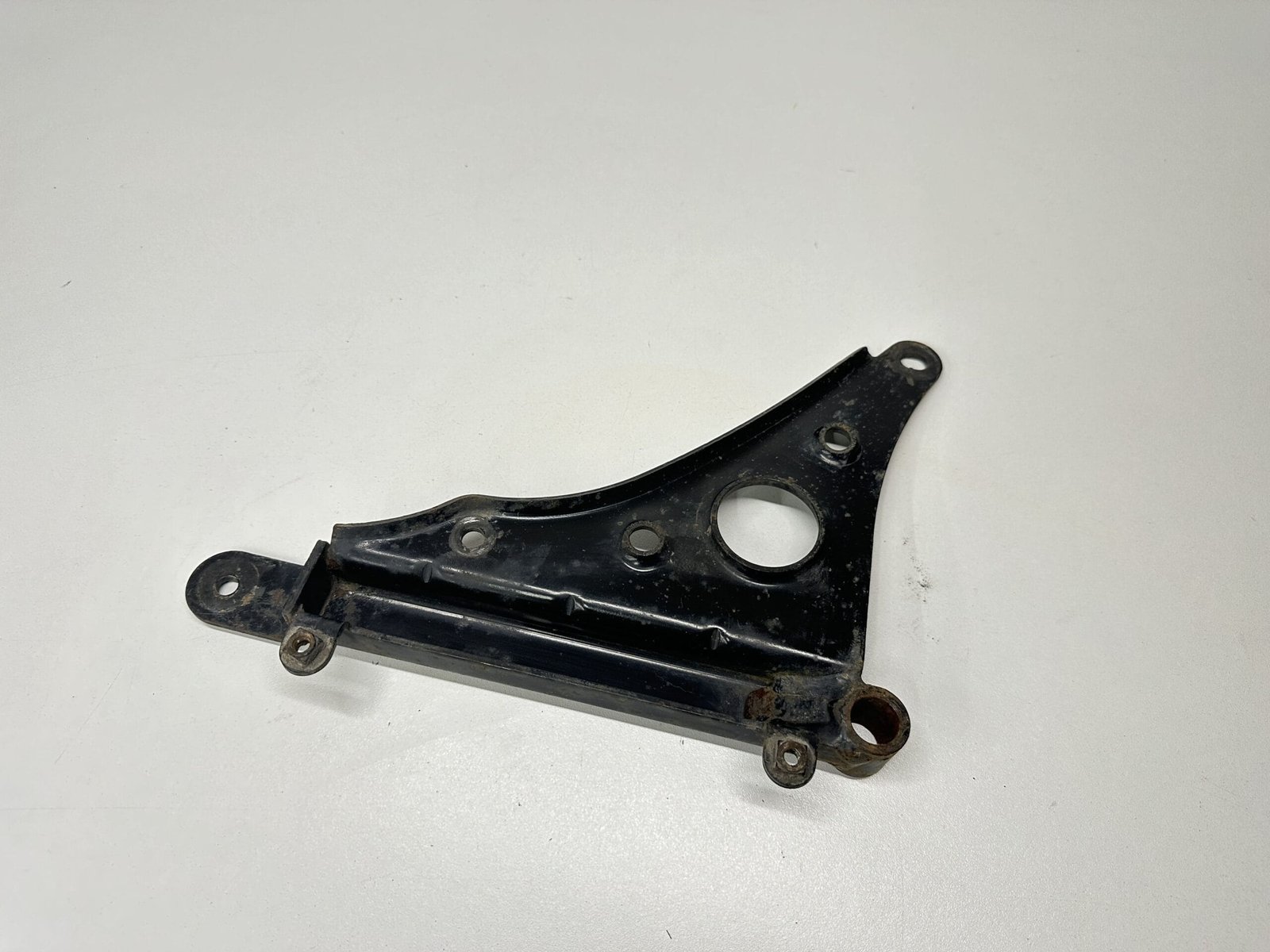 IMG 1037 scaled PLATINE FIXATION ÉCHAPPEMENT YAMAHA MAJESTY 125 2003-2006 – Image 2