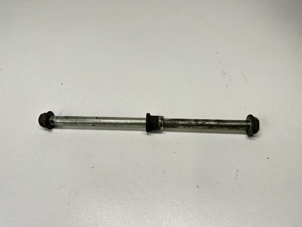 AXE DE ROUE AVANT YAMAHA MAJESTY 125 2003-2006