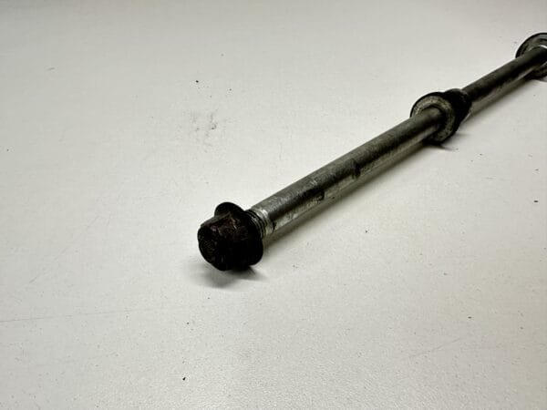 AXE DE ROUE AVANT YAMAHA MAJESTY 125 2003-2006 – Image 2