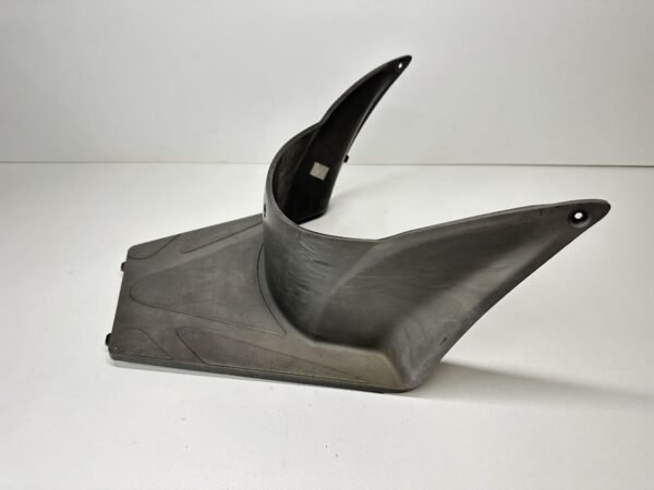 CARÉNAGE CENTRALE REPOSE PIEDS HONDA SH 125 2002-2004 – Image 4