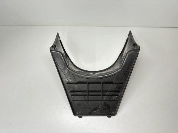 CARÉNAGE CENTRALE REPOSE PIEDS HONDA SH 125 2002-2004 – Image 5