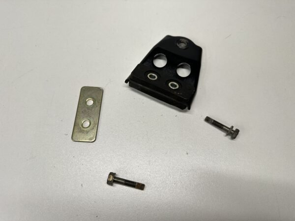 PLATINE FIXATION RÉSERVOIR YAMAHA FAZER 600 1998-2001 – Image 2