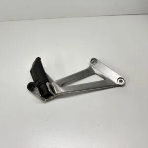 Platine Repose Pied Passager Droite HONDA CBR 125 R 2004-2006 - Pièces Occasions - visuel 5
