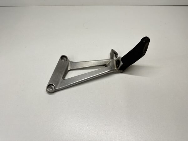 PLATINE REPOSE PIED PASSAGER GAUCHE HONDA CBR 125 R 2004-2006 – Image 4