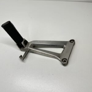 PLATINE REPOSE PIED PASSAGER GAUCHE HONDA CBR 125 R 2004-2006