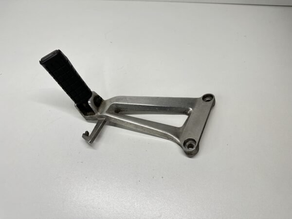 PLATINE REPOSE PIED PASSAGER GAUCHE HONDA CBR 125 R 2004-2006