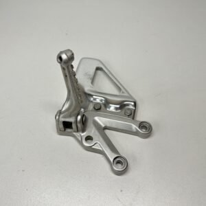 PLATINE REPOSE PIED DROITE APRILIA TUONO 1000 2006-2010
