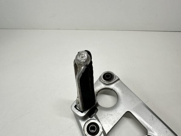 PLATINE REPOSE PIED DROITE SUZUKI GSX-F 750 1989-1997 – Image 5