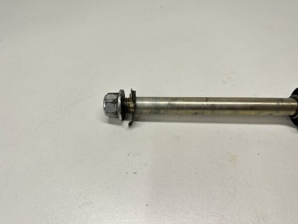 AXE DE ROUE AVANT YAMAHA YBR 125 2004-2006 – Image 3
