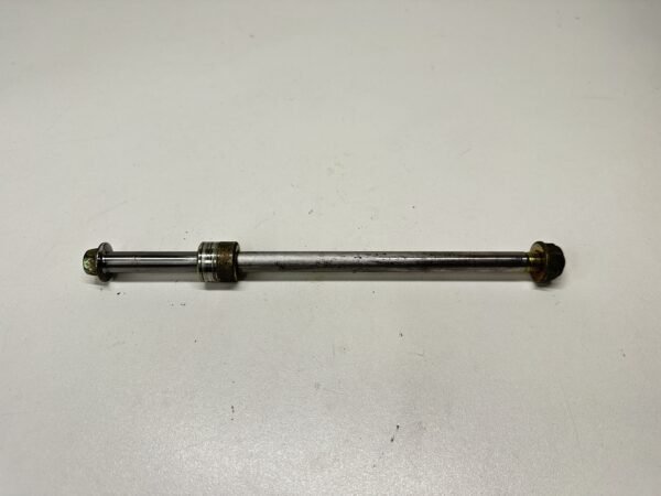 AXE DE ROUE AVANT DAELIM S3 125 2010-2016