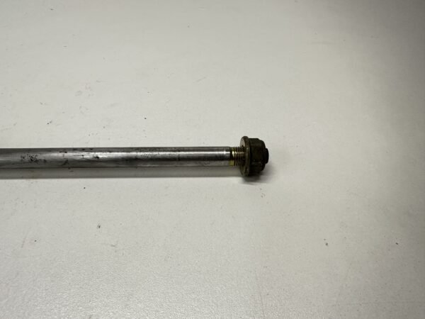AXE DE ROUE AVANT DAELIM S3 125 2010-2016 – Image 2