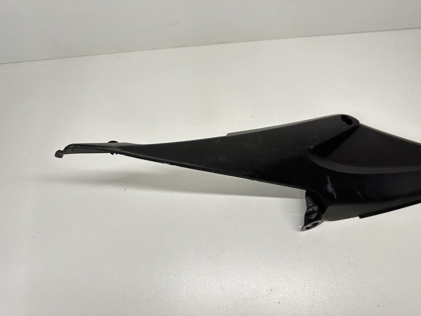 IMG 4949 scaled CARÉNAGE SOUS SELLE GAUCHE HONDA CBR 600 RR 2005-2006 – Image 4