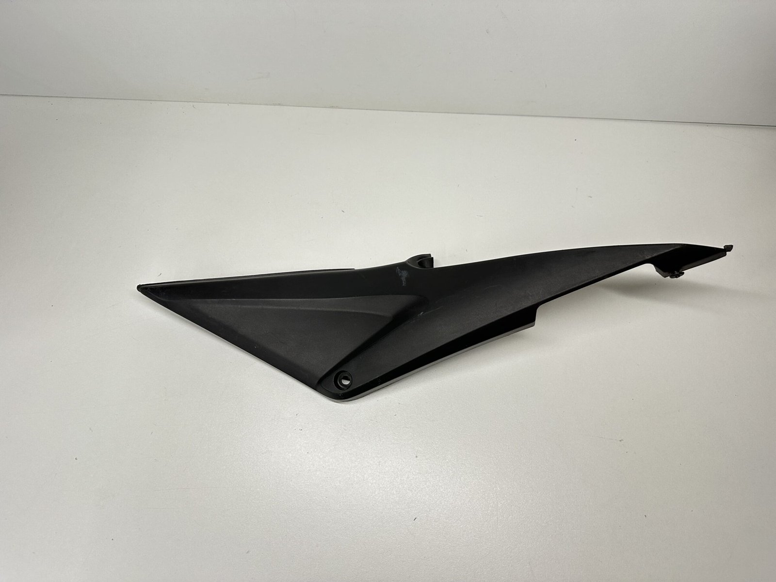 IMG 4950 scaled CARÉNAGE SOUS SELLE GAUCHE HONDA CBR 600 RR 2005-2006