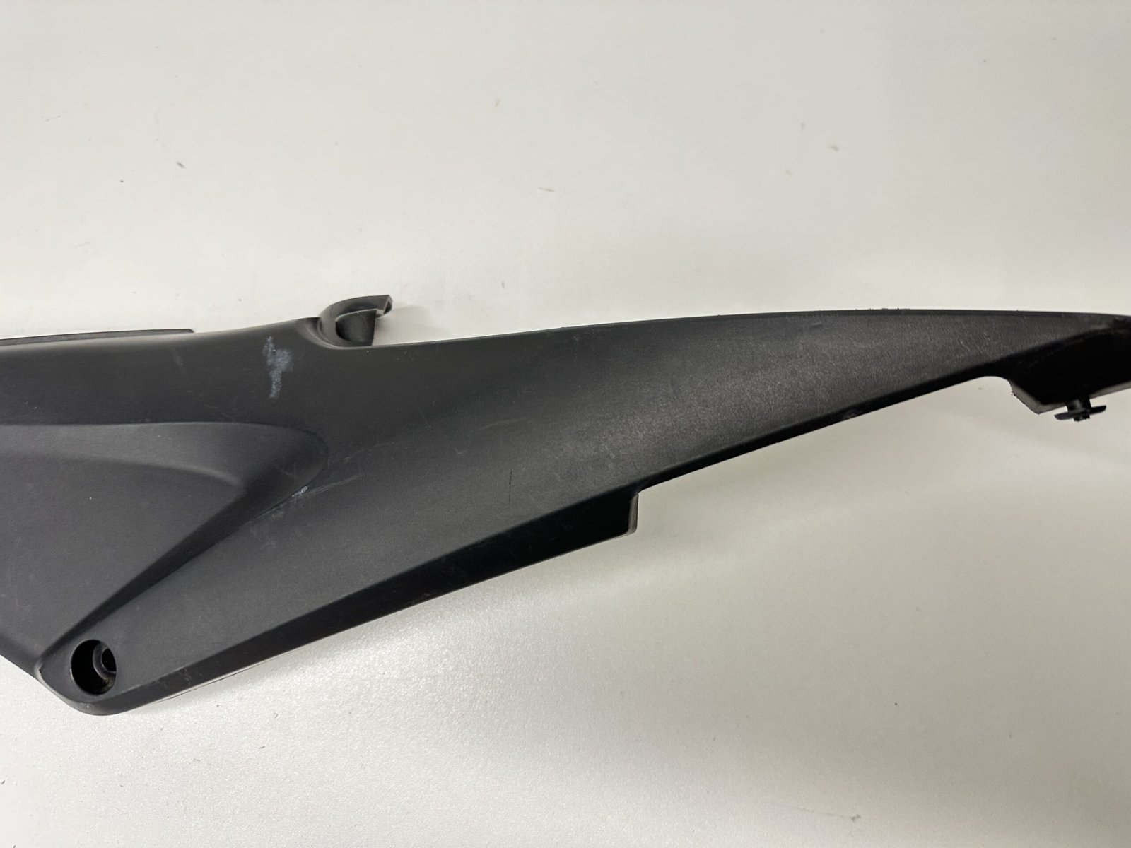 IMG 4952 scaled CARÉNAGE SOUS SELLE GAUCHE HONDA CBR 600 RR 2005-2006 – Image 8